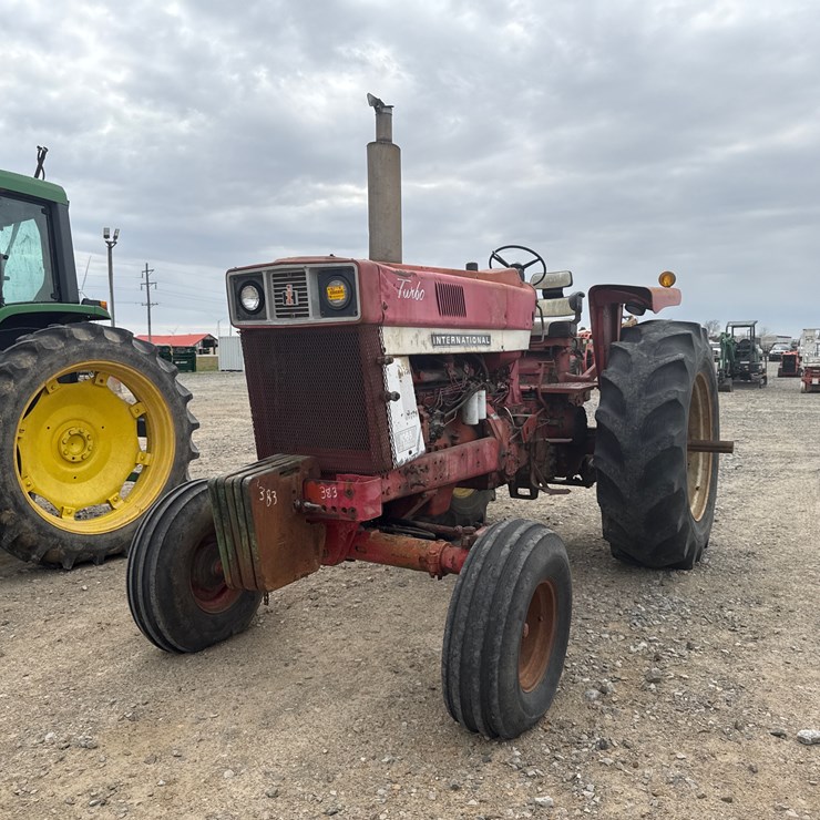 #85 • 1973 International F1066 Tractor 2610172U030459 INV# 42778