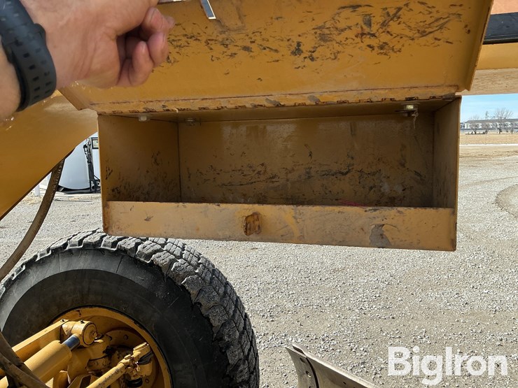 2004-caterpillar-140h-image-18