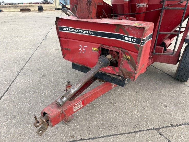 international-1250-image-8