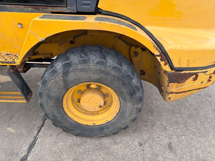 2016-deere-244k-image-22