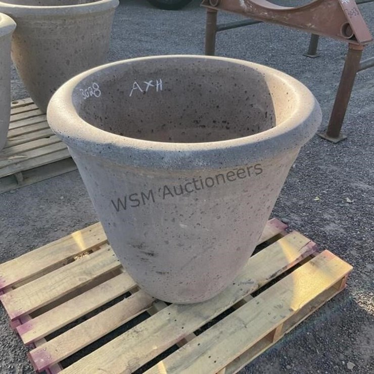 CONCRETE POT