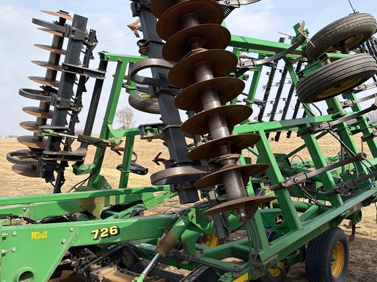 john-deere-726-image-11