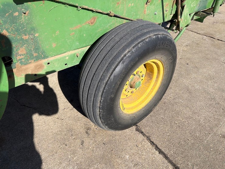 john-deere-336-image-7