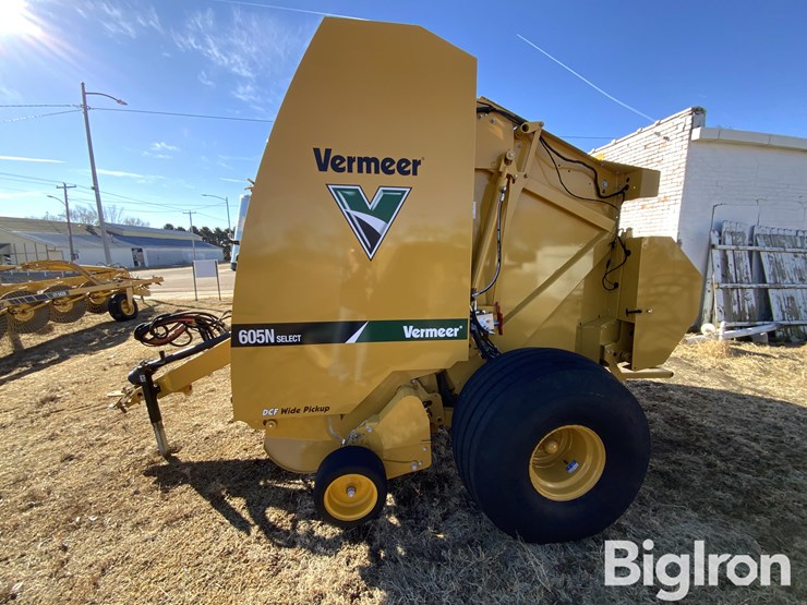 2022-vermeer-605n-image-8