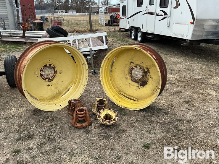 john-deere-3010-image-2