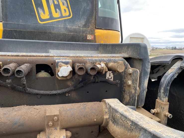 jcb-fast-trac-2140-image-42