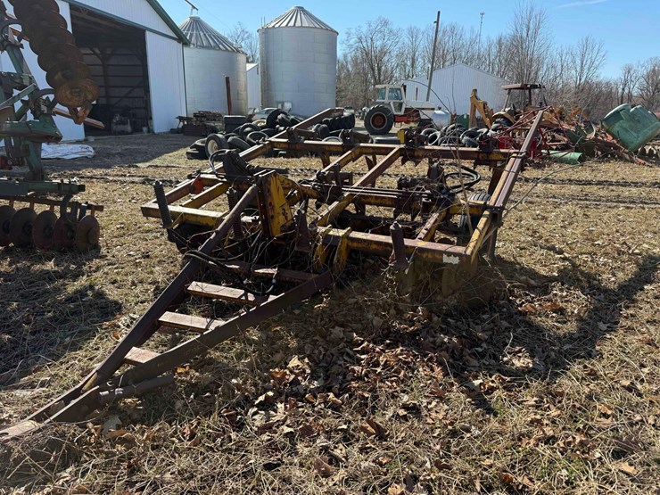 landoll-7-shank-disc-chisel-image-1