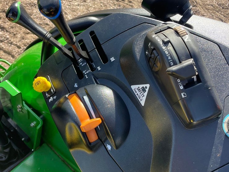 2017-john-deere-5085m-image-29