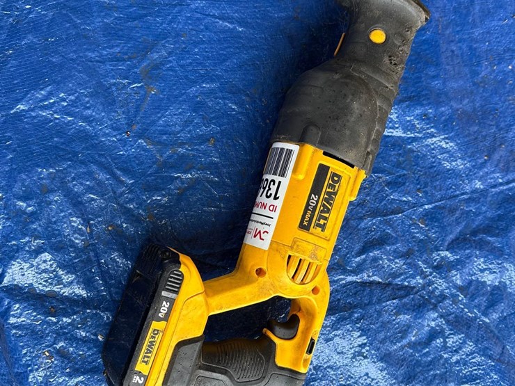 dewalt-20v-saw/-sheetrock-saw-image-2