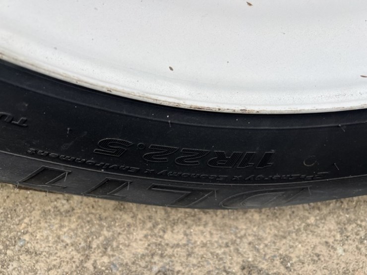 1998-freightliner-fl70-image-11