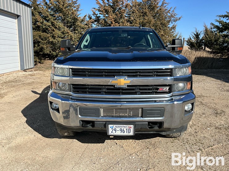 2015-chevrolet-silverado-2500hd-image-2