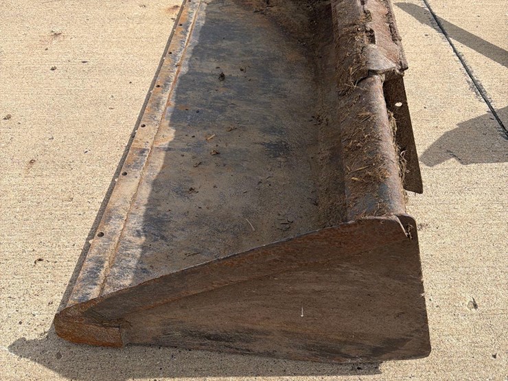 skidloader-82”-skidloader-bucket-image-5