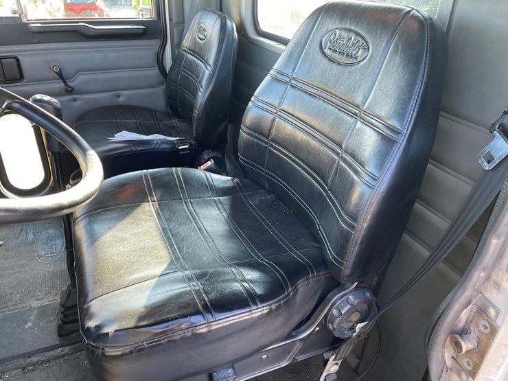 1999-peterbilt-330-image-44