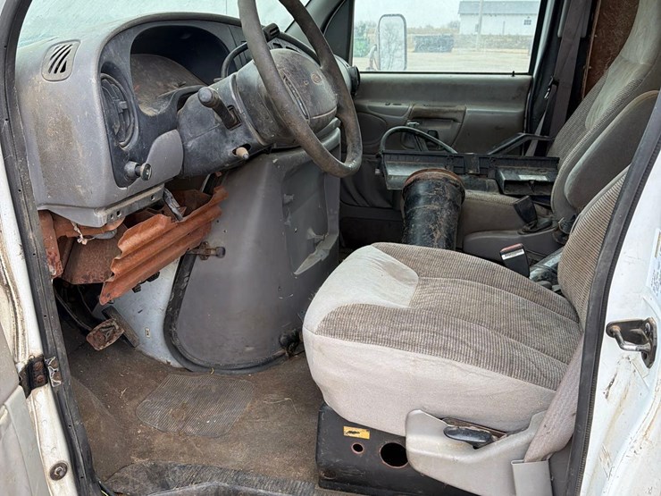 1997-ford-e350-image-45