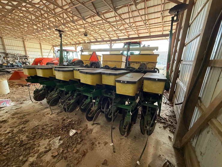 john-deere-7240-image-3