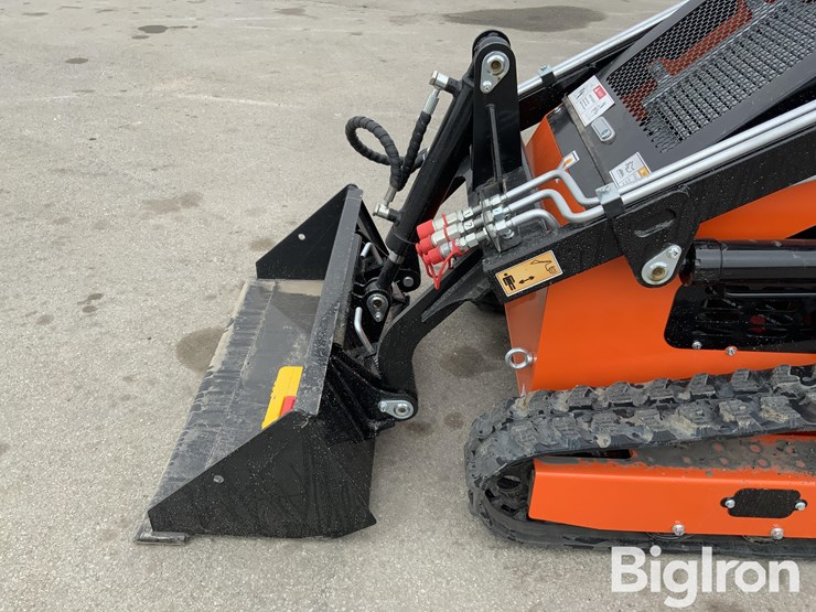 2025-massey-ferguson-730-image-15