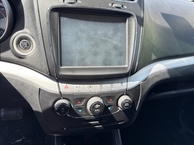 2012-dodge-journey-image-40