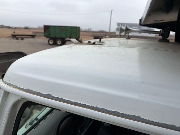 2000-international-8100-image-61