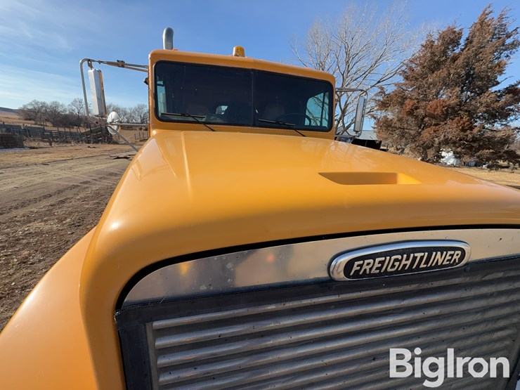 2001-freightliner-fld120-image-10