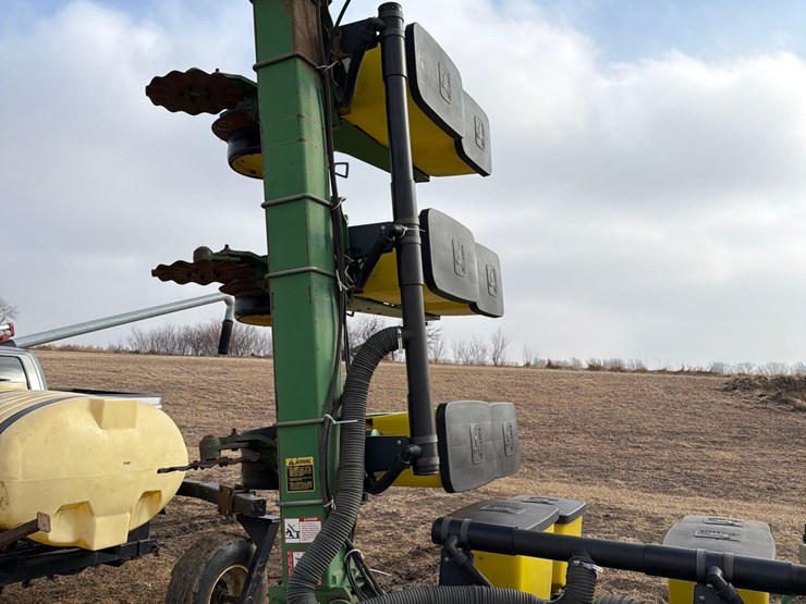 john-deere-7300-image-21