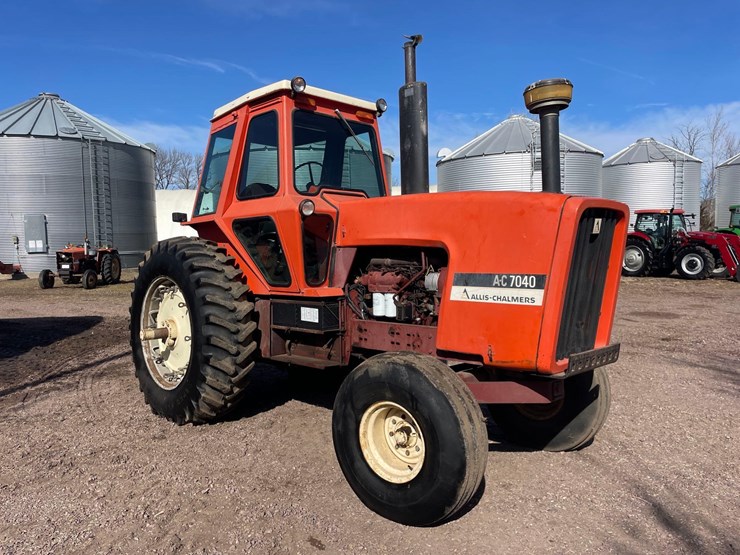 allis-chalmers-7040-2wd-tractor—1-owner-image-1