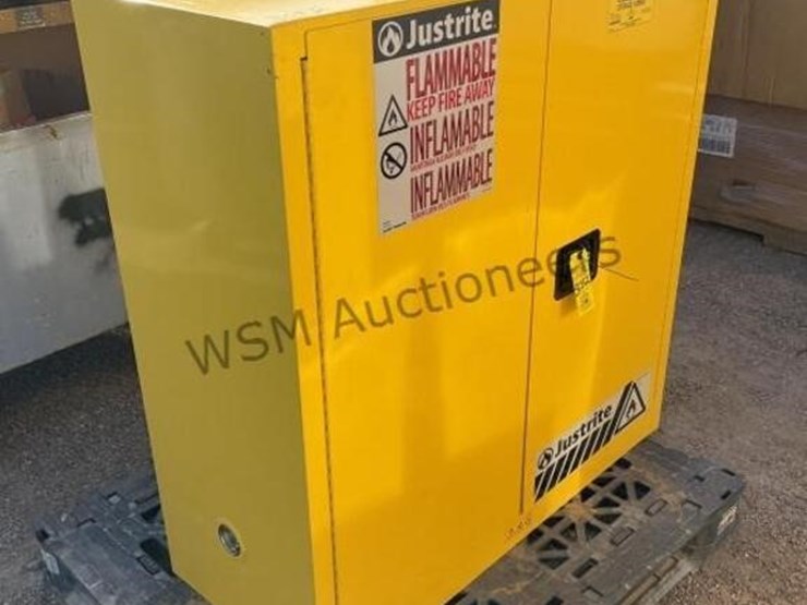 justrite-flammable-storage-cabinet-image-1