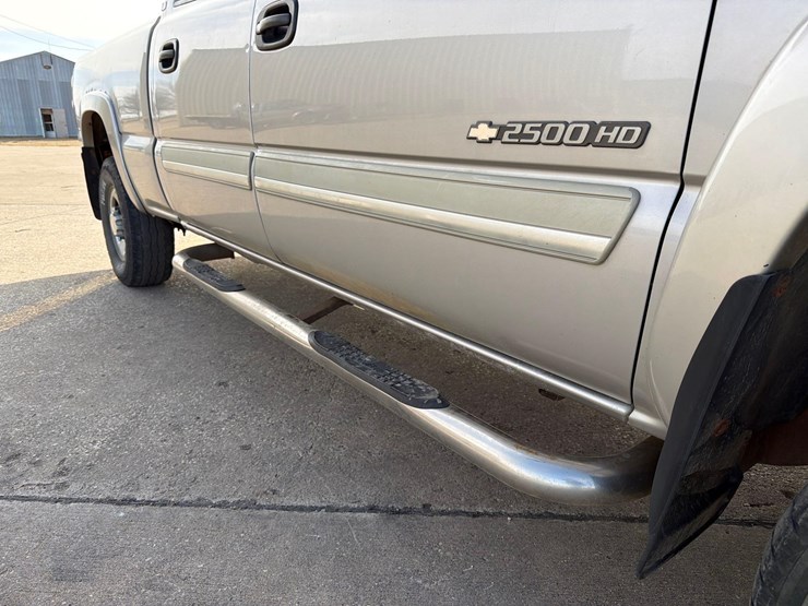 2005-chevrolet-k2500-image-17