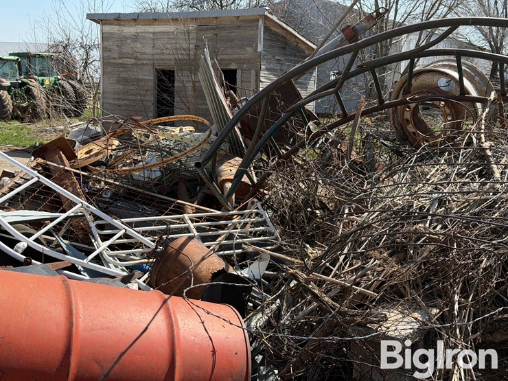 farm-scrap-metal-pile-image-10