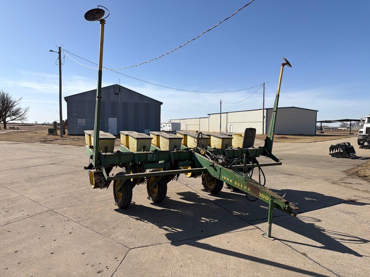 john-deere-7000-image-1