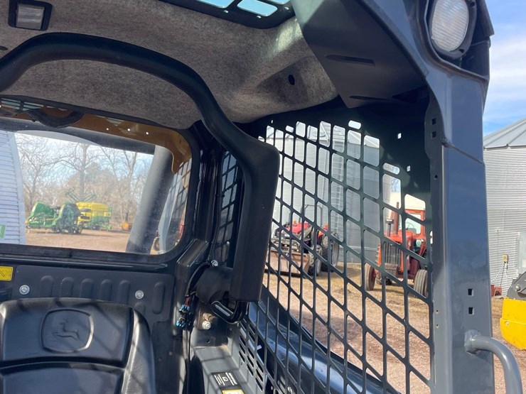 2017-deere-320e-image-27