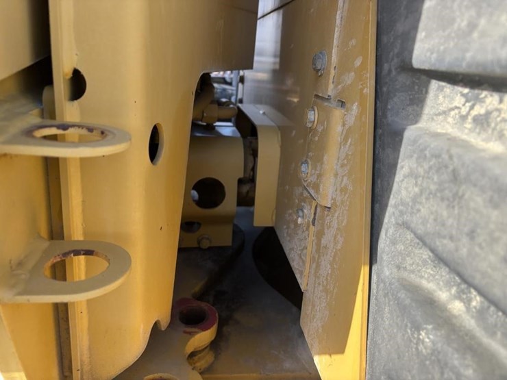 2006-caterpillar-143h-motor-grader-image-35