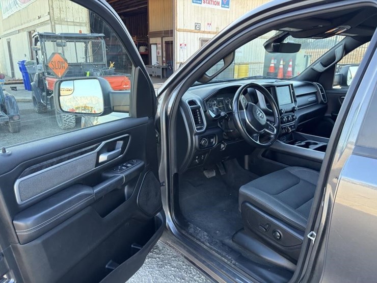 2022-ram-1500-big-horn-image-12