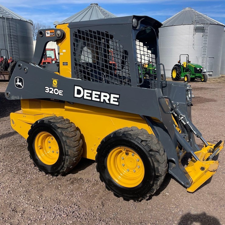 2017 DEERE 320E
