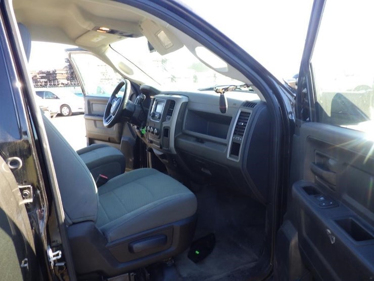 2015-dodge-2500-image-6