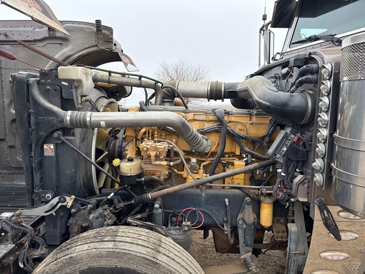 2016-peterbilt-389-image-105