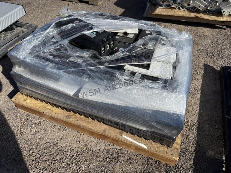 pallet-of-asst-large-breakers-image-3