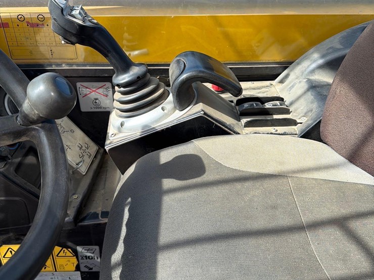 2012-jcb-535-95-image-43