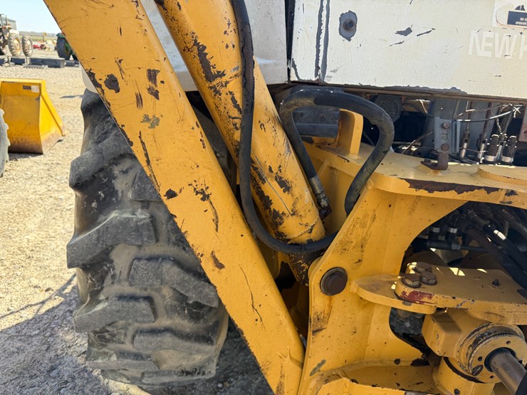 new-holland-555e-image-16