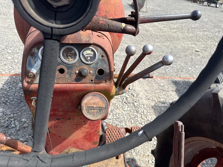 #75-•-mccormick-farmall-450-tractor-933-inv#-42875-image-42