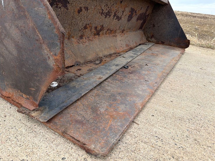 skidloader-8ft-quick-tach-bucket-image-8