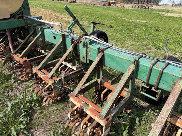 john-deere-12-image-22