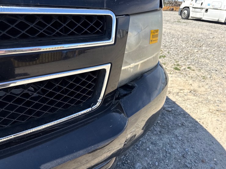 2010-chevrolet-tahoe-image-19