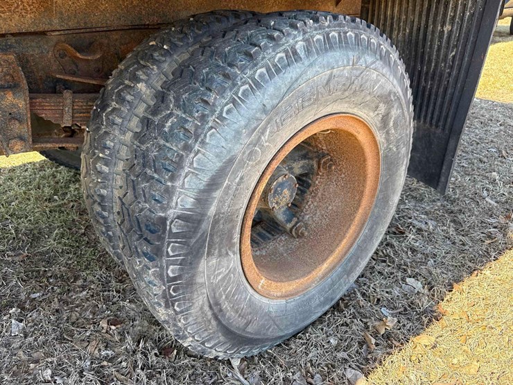 1977-chevrolet-custom-deluxe-image-12