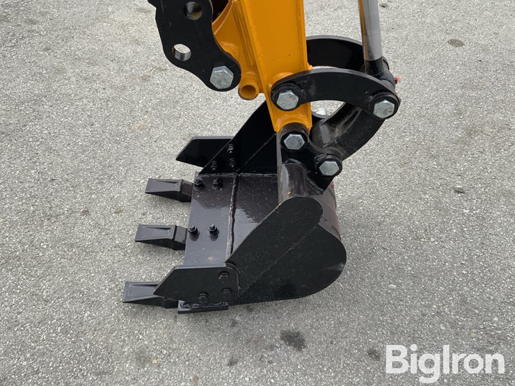 2025-massey-ferguson-730-image-16