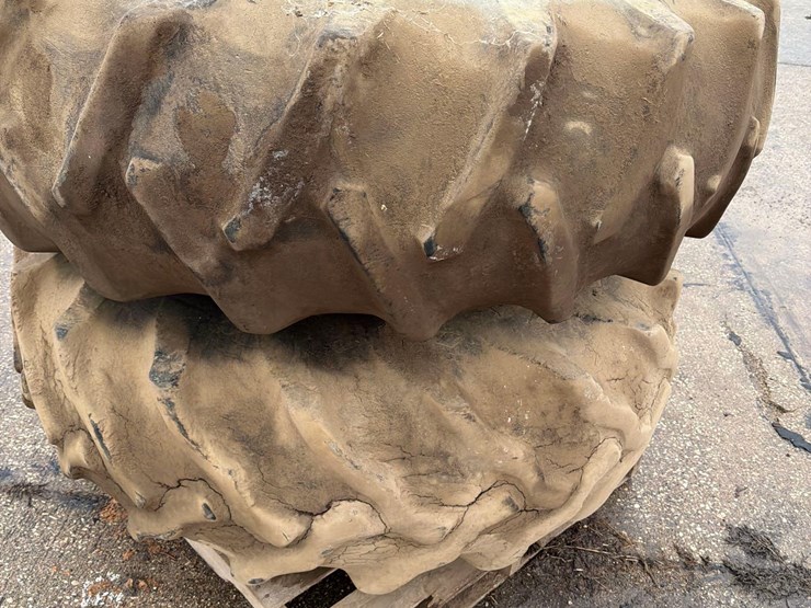 2–18.4-34-tractor-clamp-on-duals-image-5