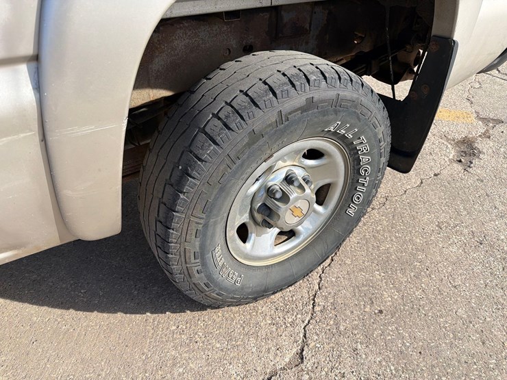 2005-chevrolet-k2500-image-8