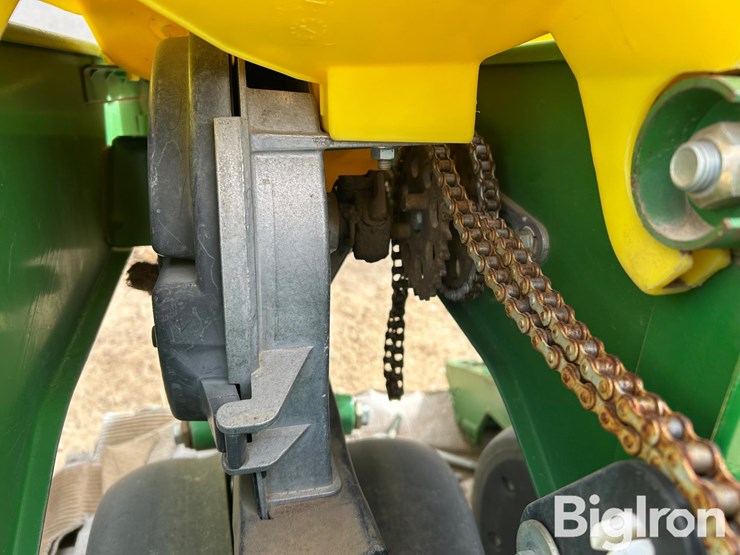 john-deere-12-image-18