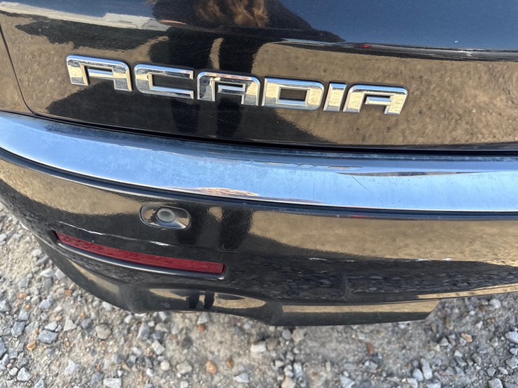 2011-gmc-acadia-image-8