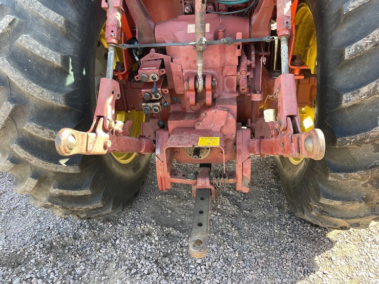 allis-chalmers-7040-2wd-tractor-image-18