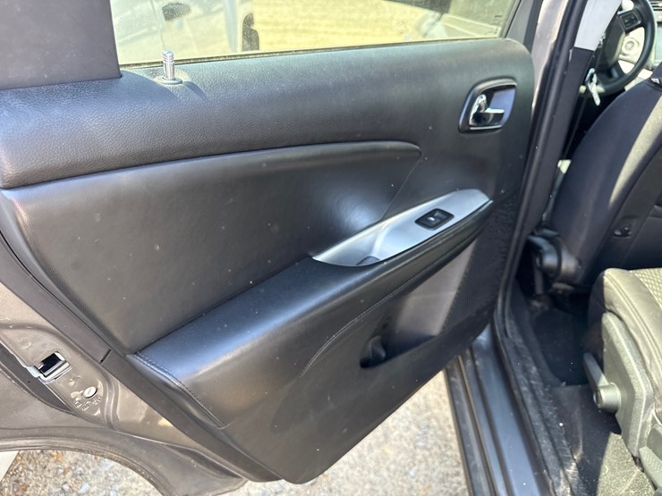 2012-dodge-journey-image-26